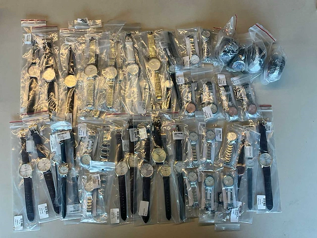 50 diverse horloges rodania - afbeelding 1 van  12