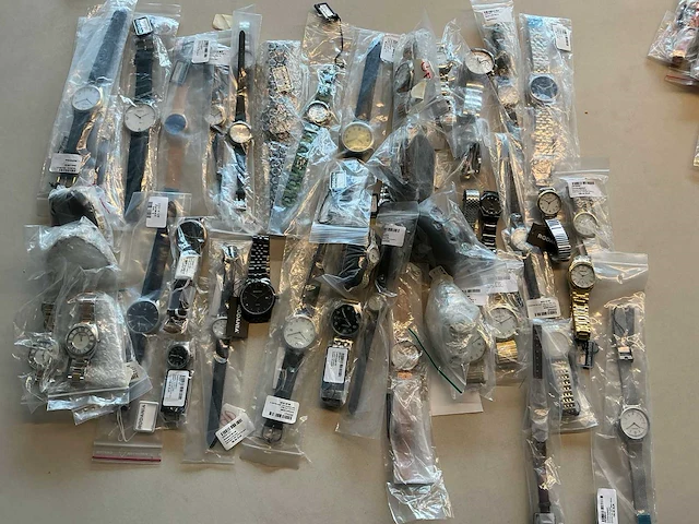 50 diverse horloges rodania - afbeelding 1 van  24