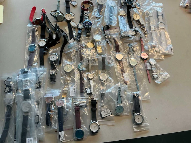 50 diverse horloges rodania - afbeelding 1 van  31