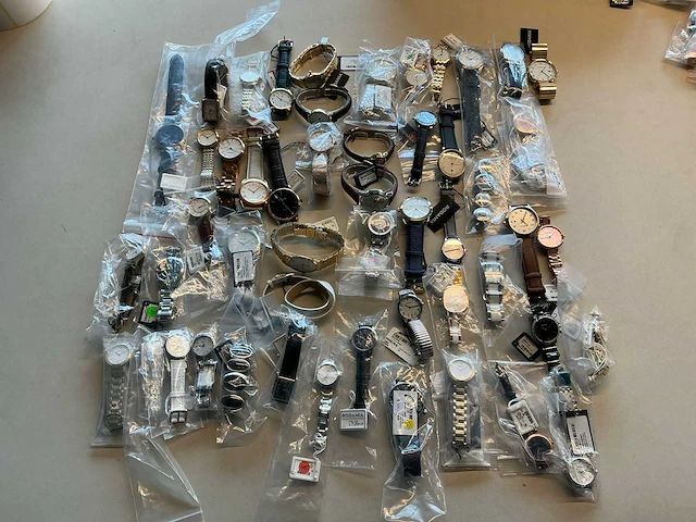 50 diverse horloges rodania - afbeelding 1 van  24
