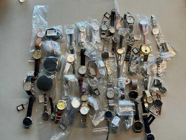 50 diverse horloges rodania - afbeelding 1 van  29