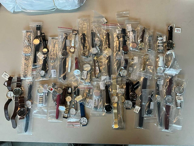 50 diverse horloges rodania - afbeelding 1 van  9