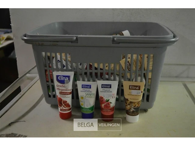 ±50 handcremes (mand niet inbegrepen) - afbeelding 1 van  2