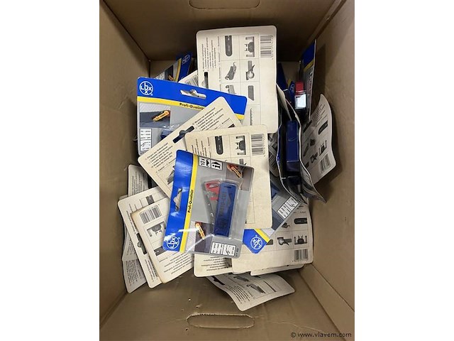 50 verpakkingen wolfraam tapijtmessen - afbeelding 1 van  3