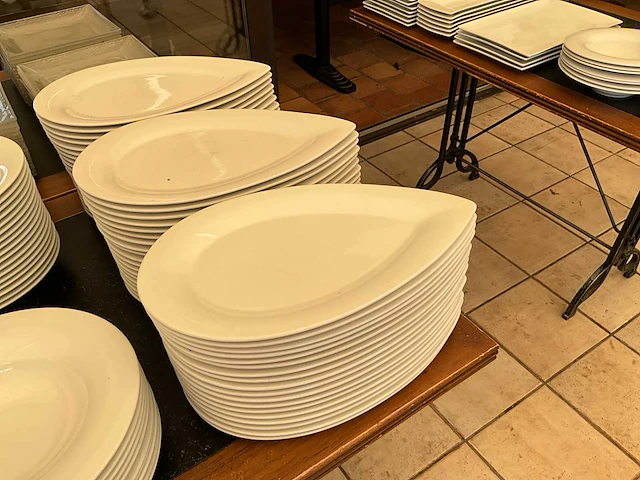 50 x druppelvormige borden - afbeelding 1 van  2