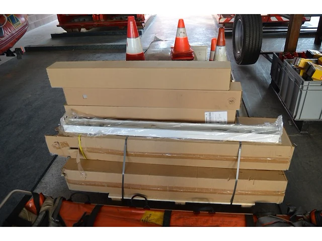 50 x tl 18w/840 60cl, 130 x tl 36w/840 120cm, 14 tl aramturen - afbeelding 3 van  5