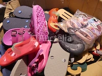 500 zomerschoenen, diverse stranden - afbeelding 1 van  6