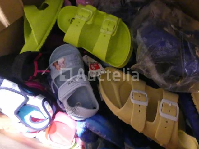 500 zomerschoenen, diverse stranden - afbeelding 2 van  6
