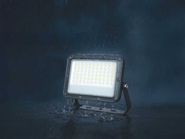 50w 5000k led breedstraler met lens waterdicht (80x) - afbeelding 1 van  7