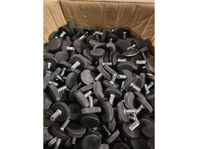 50x stelvoetjes zwart rond ø 32x9 | m 8x20/17 kartelrand - afbeelding 1 van  5