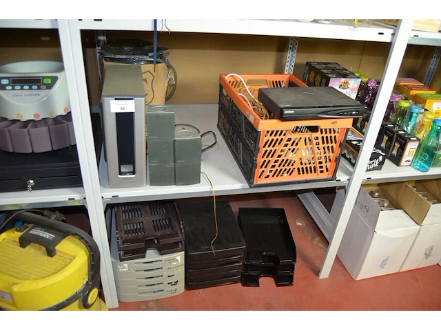 5.1 speaker set philips sw3000/00s, led tube, 3 beveilingscamera koning, hikvision netwerk video recorder, tp-link router, 7 aflegbakjes - afbeelding 1 van  11