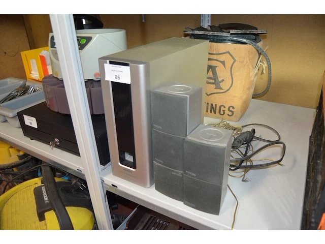 5.1 speaker set philips sw3000/00s, led tube, 3 beveilingscamera koning, hikvision netwerk video recorder, tp-link router, 7 aflegbakjes - afbeelding 8 van  11