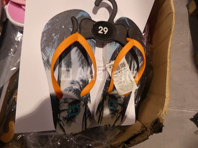 52 veelkleurige strandschoenen - afbeelding 2 van  5