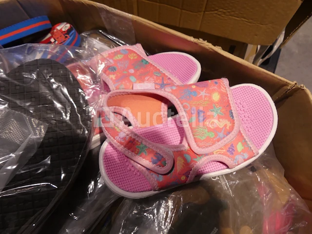 52 veelkleurige strandschoenen - afbeelding 4 van  5