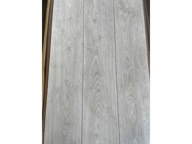 52,9 m2 laminaatvloer delle 8mm - afbeelding 2 van  3