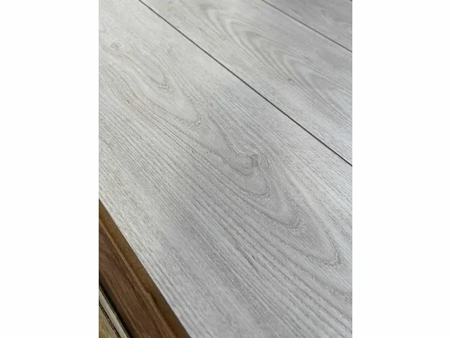 52,9 m2 laminaatvloer delle 8mm - afbeelding 3 van  3