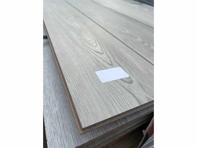 53,18 m2 laminaatvloer 10mm burgaz - afbeelding 2 van  4