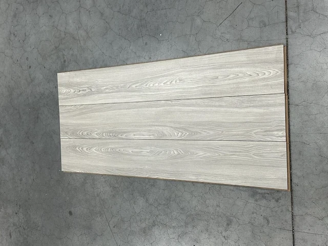 53,18 m2 laminaatvloer 10mm - afbeelding 1 van  3