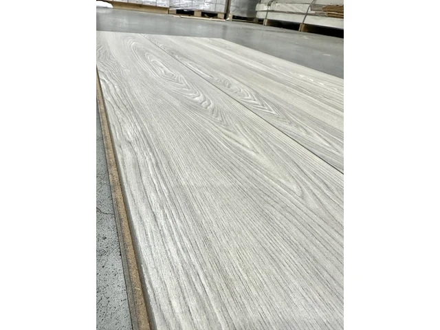 53,18 m2 laminaatvloer 10mm - afbeelding 3 van  3