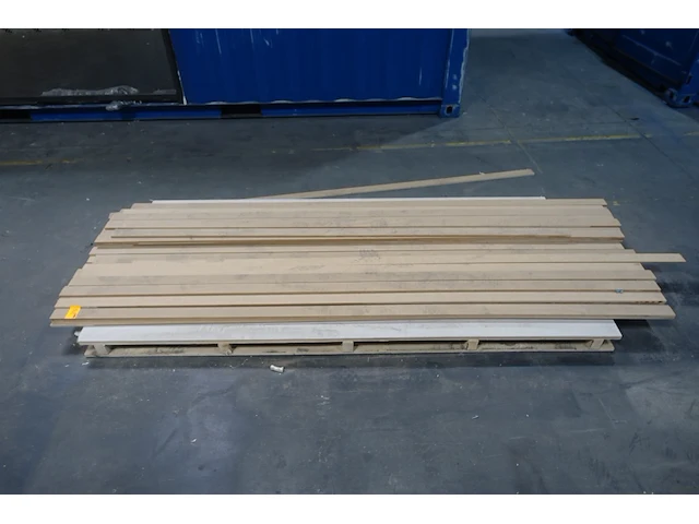 53x houten plint - afbeelding 1 van  3