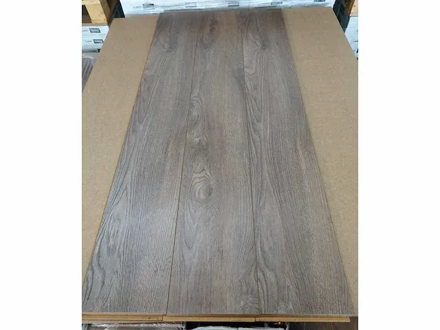 54 m2 laminaatvloer 12 mm - afbeelding 2 van  3