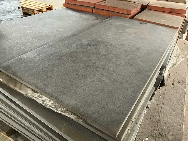 55 porseleinen tegels polis 60x60 cm (plm 19,8 m2) - afbeelding 1 van  4