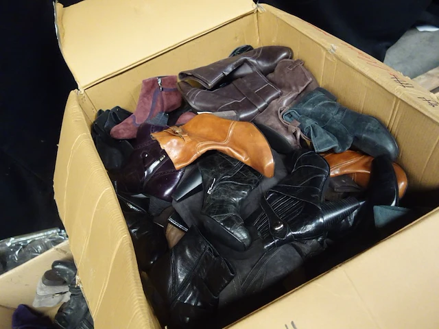 55x diverse schoenen - afbeelding 1 van  2