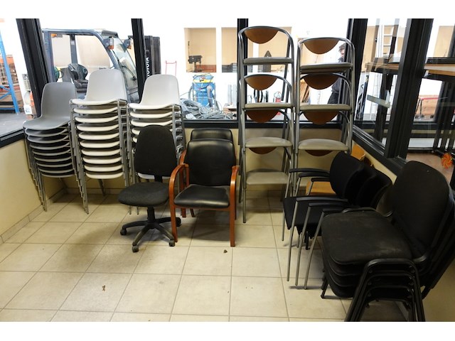 55x diverse stoelen - afbeelding 1 van  7