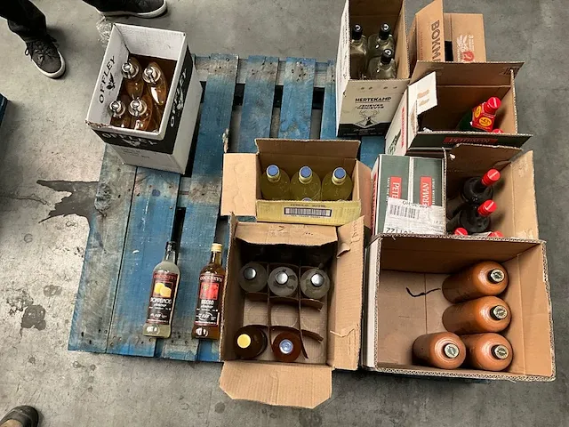56 flessen diverse jenever - afbeelding 3 van  11