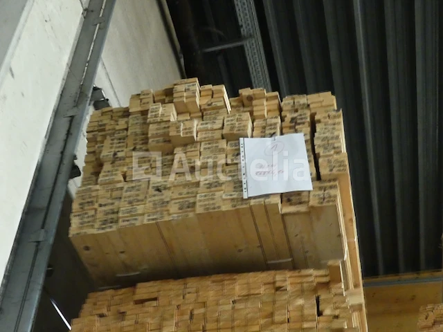 568 spar latten - afbeelding 1 van  2