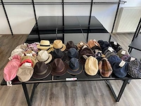 56x hatland hoeden en petten, diverse maten en modellen.