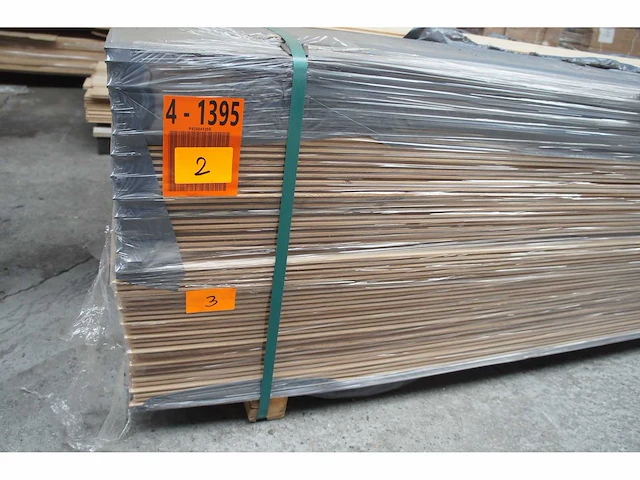 57,27 m² eiken planchetten 14mm - afbeelding 1 van  4