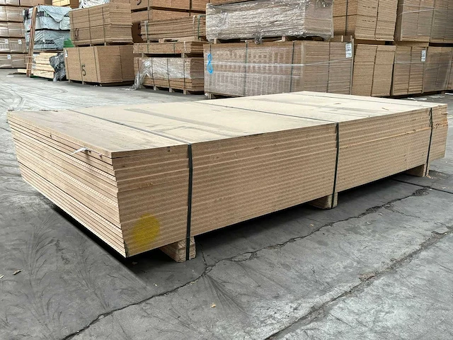 59,5 m² mdf 1,22 m breed 2,44 m lang 1,8 cm dik - afbeelding 2 van  4