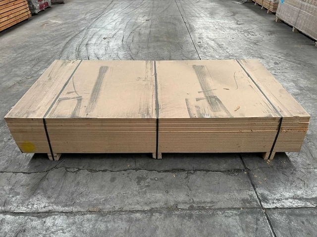 59,5 m² mdf 1,22 m breed 2,44 m lang 1,8 cm dik - afbeelding 3 van  4