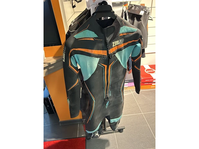 5x 2de-hands wetsuit - afbeelding 2 van  11