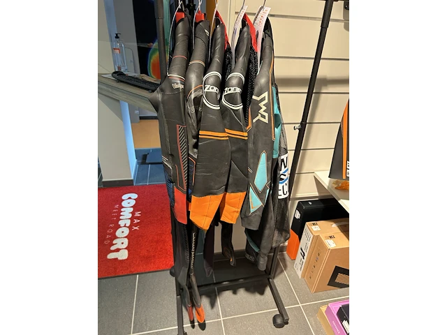 5x 2de-hands wetsuit - afbeelding 1 van  11
