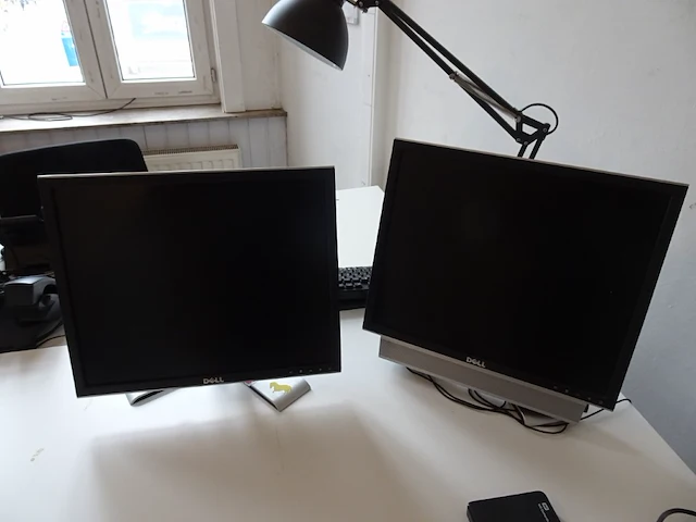 5x diverse computer schermen - afbeelding 2 van  9