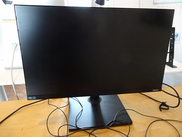 5x diverse computer schermen - afbeelding 4 van  9