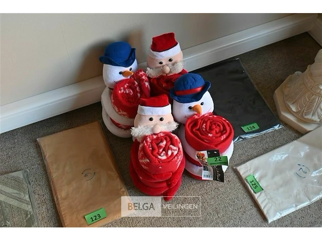 5x diverse kerstknuffels en plaid - afbeelding 1 van  1