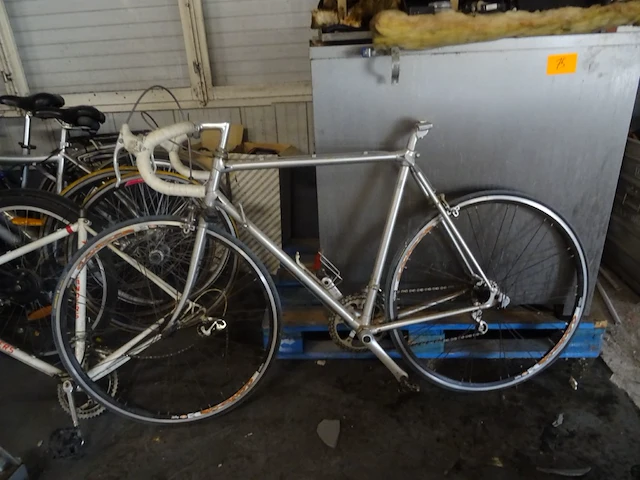 5x fiets + fietsdrager - afbeelding 3 van  4