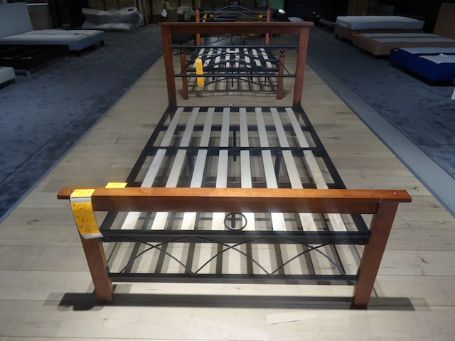 5x hout/metalen bed - afbeelding 1 van  5