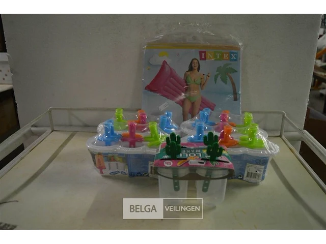 5x ice lolly makers , 2 intex luchtmatras - afbeelding 1 van  1