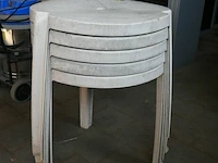 5x kunststof tuintafel - afbeelding 1 van  4