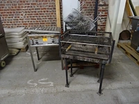 5x metalen bbq + 1 x gas bbq - afbeelding 1 van  4