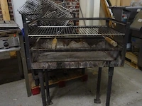 5x metalen bbq + 1 x gas bbq - afbeelding 3 van  4