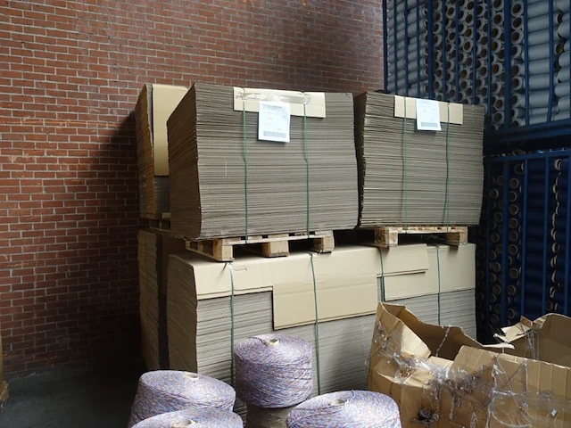 5x pallet divers karton + rest - afbeelding 1 van  9
