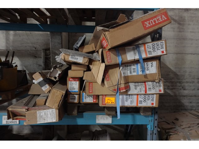 5x pallet diverse onderdelen velux - afbeelding 1 van  16