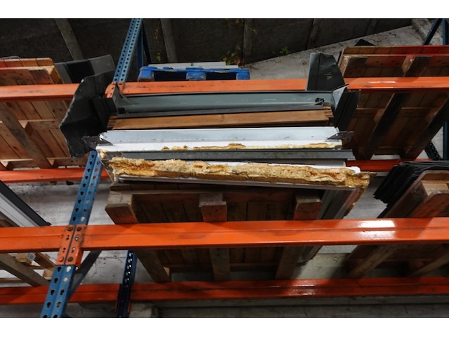 5x pallet diverse onderdelen velux - afbeelding 12 van  16