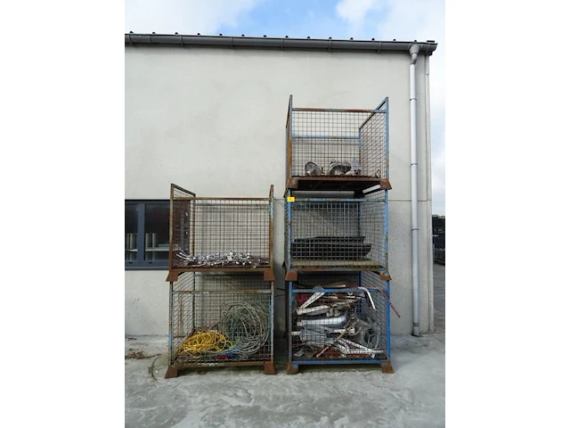 5x stapelbare metalen draadmand + inhoud - afbeelding 1 van  8