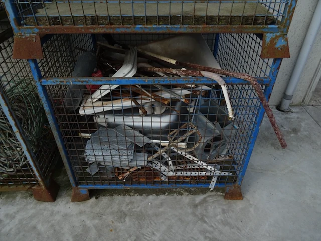 5x stapelbare metalen draadmand + inhoud - afbeelding 7 van  8